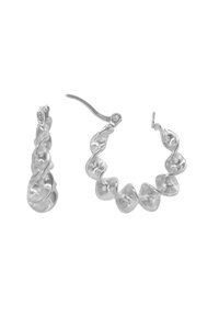 Boucles d'oreilles en argent avec un design tordu en spirale et une surface texturée. Comprend une fermeture à crochet pour les boucles d'oreilles pendantes et une boucle pour les créoles.