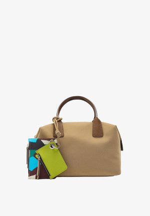 Beżowa torebka z brązowymi skórzanymi akcentami, okrągłymi uchwytami i gładką fakturą. Posiada trzy kolorowe przymocowane woreczki w geometryczne wzory.