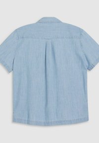 Light blue short-sleeve shirt made of soft fabric, featuring a rear pleat, a point collar, and a straight hem. Textured appearance throughout.