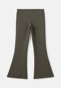 Leggings évasés en motif chevrons vert foncé, avec une taille élastique lisse et un tissu tissé texturé.