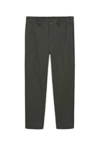 Donkergrijze op maat gemaakte broek met elastische tailleband, riemlussen, knoop aan de voorkant en zijzakken, plat weergegeven op een witte achtergrond.