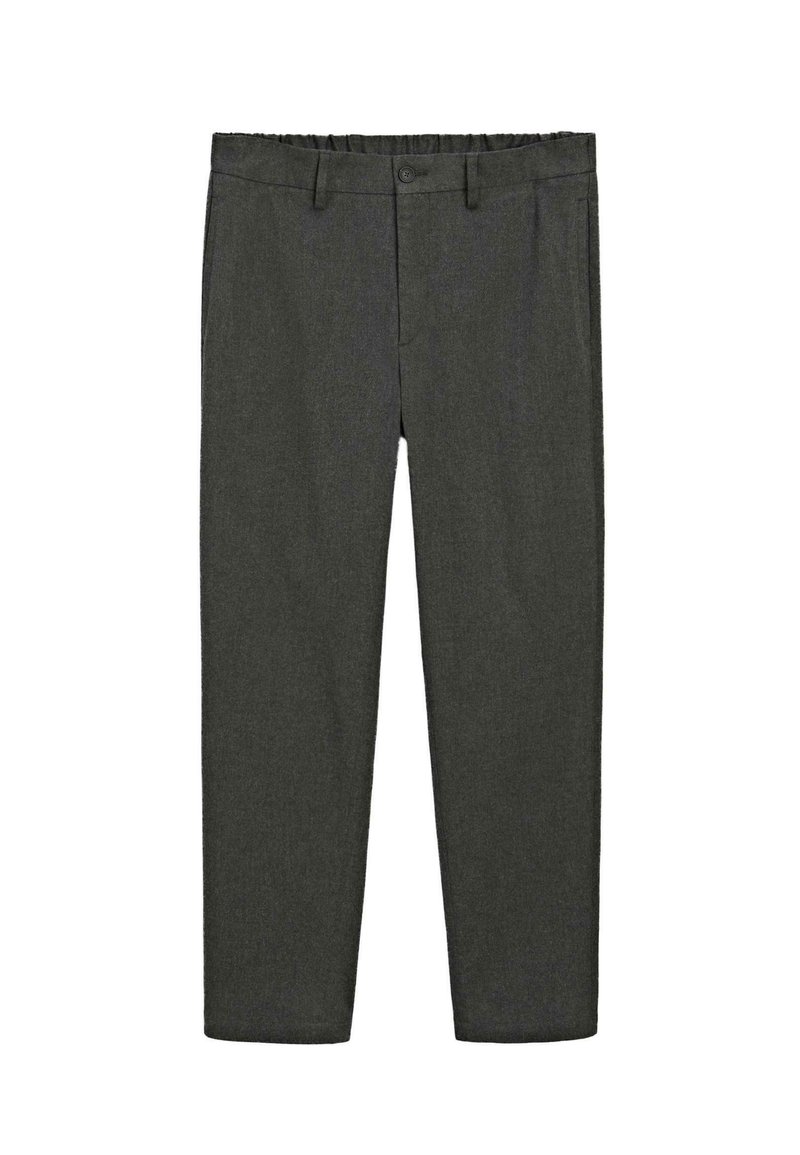 Donkergrijze op maat gemaakte broek met elastische tailleband, riemlussen, knoop aan de voorkant en zijzakken, plat weergegeven op een witte achtergrond.