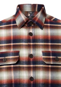 Geruite katoenen shirt in rood, marineblauw en crèmekleuren. Bevat twee borstzakken en donkere knopen, met een puntkraag en een gestructureerde stof.
