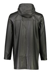 Svart vattentät jacka med huva, slät yta, långa ärmar och tryckknappar vid ärmsluten. Har en enkel och funktionell design.