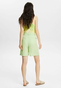 Esprit Short - light green