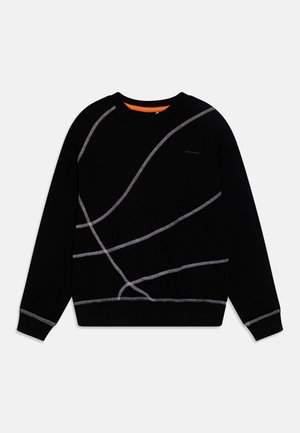 Schwarzer Pullover mit grauen, geschwungenen Linien auf der Vorderseite, rundem Halsausschnitt, langen Ärmeln und einem orangefarbenen Innenkragen.