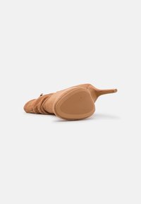 Anna Field Korolliset nilkkurit - cognac