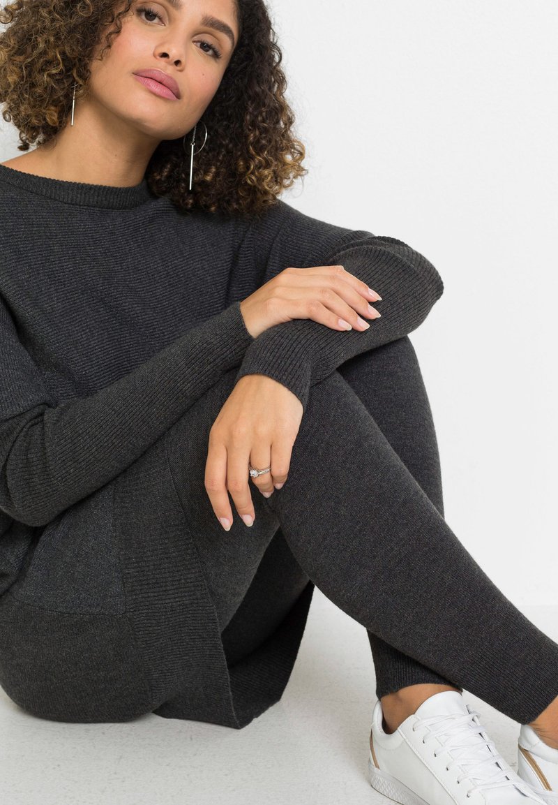 bonprix LONG Pullover grey/anthracite chiné
