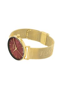 Gold Mesh-Armbanduhr mit rundem burgunderfarbenem Ziffernblatt, schwarzem Gehäuse und goldenen Stundenmarkierungen. Verstellbare Verschlussdetails am Armband für eine optimale Passform.