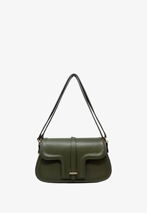 Borsa a tracolla in pelle verde scuro con chiusura a pattina e tracolla sottile, caratterizzata da sottili dettagli in metallo dorato.