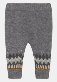 Šedé pletené kalhoty s žebrovaným pasem, na lemu s geometrickým vzorem v černé, bílé a hnědé barvě. Měkká textura, pohodlný design.