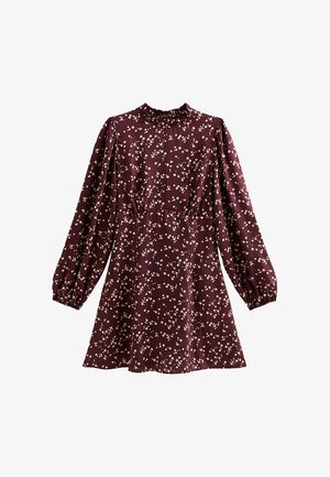 Vestido de manga larga color granate con pequeño estampado floral beige, cuello alto con volantes, puños fruncidos y falda ligeramente acampanada.