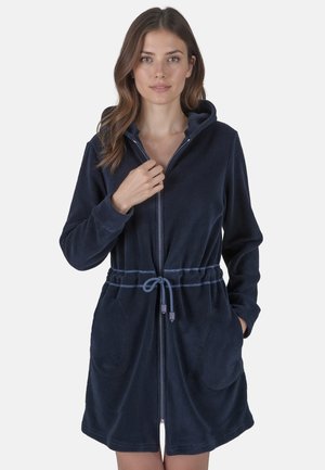 Marineblauer Kapuzenmantel aus weichem Fleece, mit durchgehendem Reißverschluss, Kordelzug in der Taille und zwei Vordertaschen mit abgerundeten Kanten.