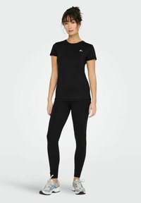 ONLY Play ONPCARMEN ON REG NOOS - T-shirt till träning - black