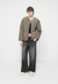 ONLY ONLALTHEA QUILTED JACKET - Giacca da mezza stagione - smokey olive