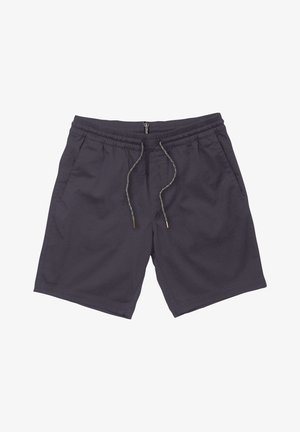 Pantalones cortos grises oscuros hechos de tejido ligero, con cintura ajustable mediante cordón y bolsillos laterales para mayor comodidad. Textura suave sin patrones.