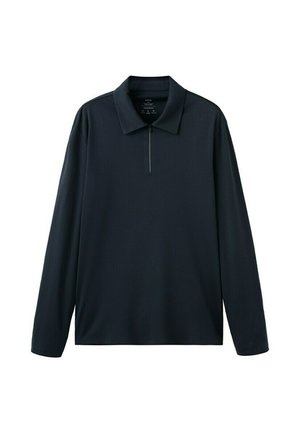 Zwart poloshirt met lange mouwen, een halve ritssluiting aan de voorkant en een klassieke kraag, weergegeven op een witte achtergrond.