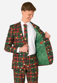 Weihnachtlich gestalteter Anzug mit rot-grünem Karomuster, verziert mit goldenen Sternen und Pailletten. Mit grünem Stoff gefüttert und enthält eine passende Krawatte.