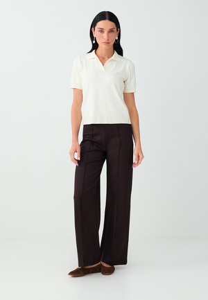Jimmy Key, HIGH WAIST WIDE LEG KNITTED TROUSERS - Pantalon classique - bitter brown