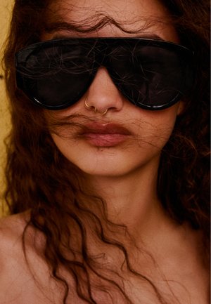 Bershka, - Okulary przeciwsłoneczne