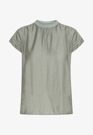 Lichtgroene blouse met korte mouwen en een hoge halslijn, met een zachte textuur en subtiele glans, met geplooide details bij de hals.