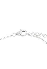 Bracciale in argento con chiusura a moschettone, anelli rotondi e catena di estensione regolabile per una vestibilità versatile.