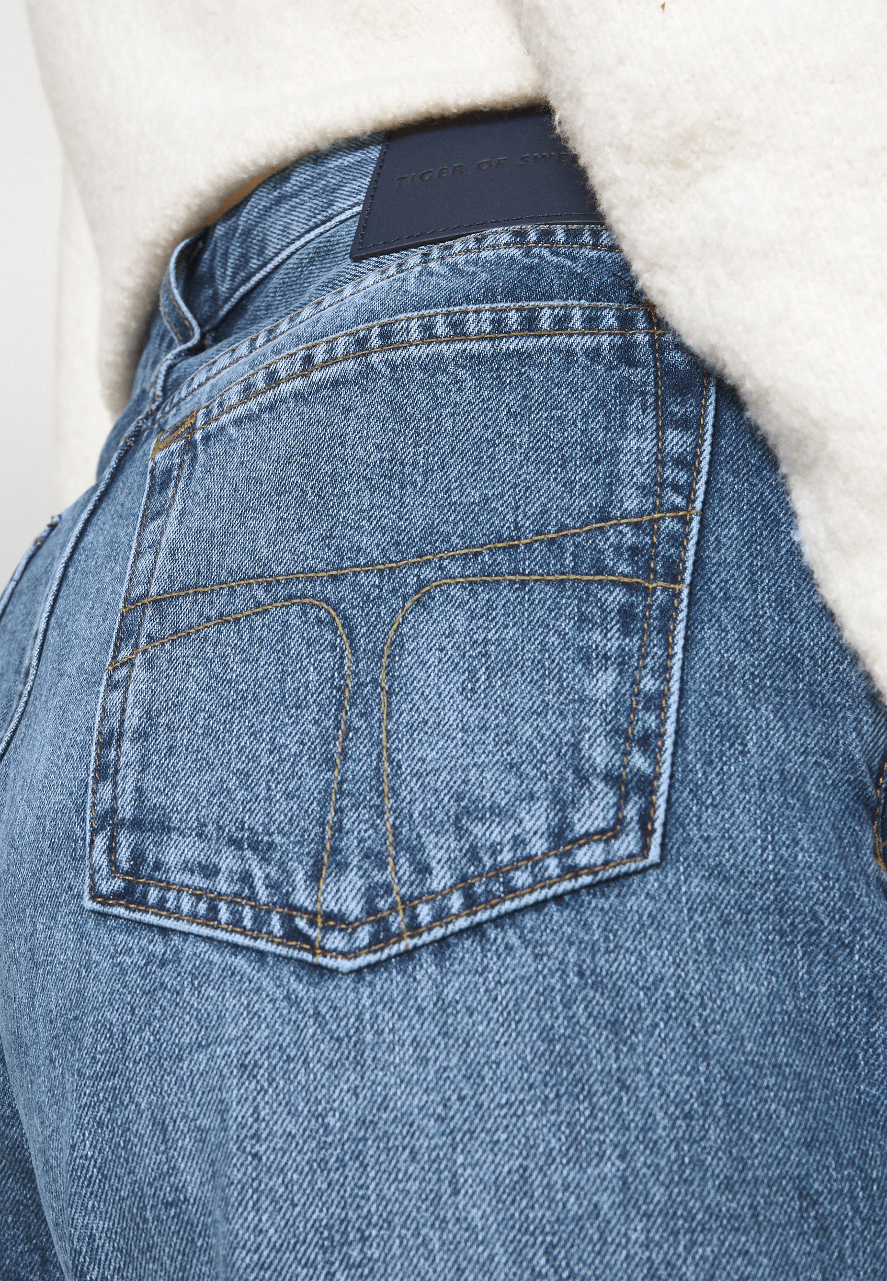 Tiger of Sweden LORE - Flared Jeans 