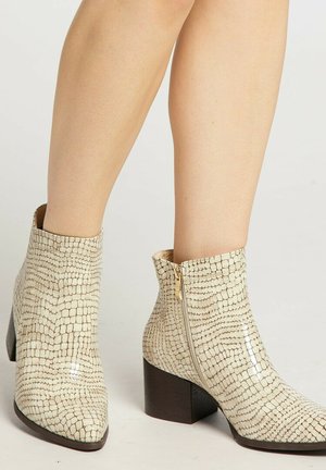Enkelkaarsjes - beige reptil
