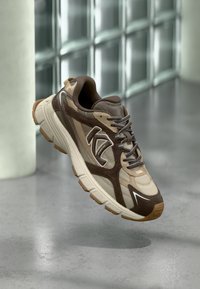 Επιλέχθηκε, dark brown/natural