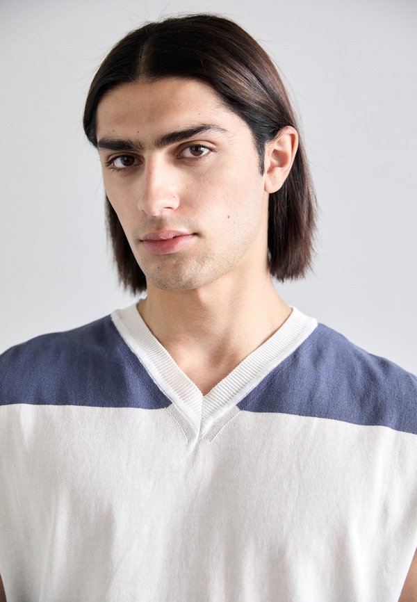 OLLIE VEST - Jumper4