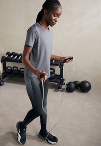 Nike Performance ONE CLASSIC  - Camiseta deportiva - iron grey