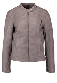 Chaqueta de cuero gris con cuello mao, cierre frontal y acentos acolchados en los hombros. Presenta un bolsillo en el pecho y un diseño ajustado.