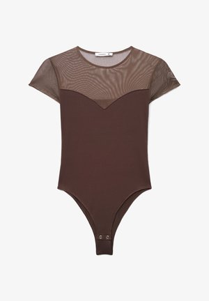 Body marrone con parte superiore in mesh semi-trasparente e maniche corte. Caratterizzato da scollatura a V e chiusura a clip sul fondo.