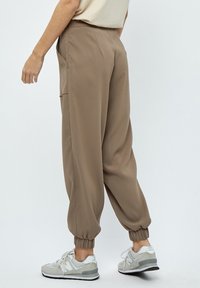 Desires ALVIN  - Stoffhose - cobblestone