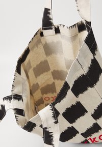 Thumbnail Image 5