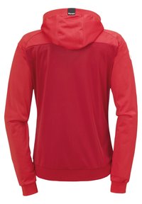 Veste rouge avec capuche, fabriquée en matériau lisse. Comprend des manches longues, des poignets côtelés et une petite étiquette de marque au cou.