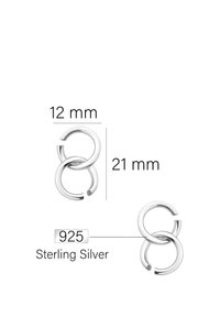 Örhängen i sterling silver med sammanlänkade cirkulära mönster. Mått: 12 mm i bredd, 21 mm i höjd. Stämplade med 925 för silvers renhet.