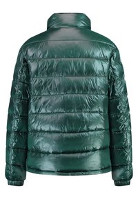 Groene pufferjack met een glanzende afwerking, met horizontaal gestikte secties, hoge kraag en elastische manchetten.