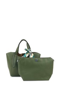 Groene leren tote bag met een gestructureerde afwerking, voorzien van ronde randen en twee handvatten. Inclusief een bijpassende tas met een zilveren rits en een gedessineerde sjaaltie.