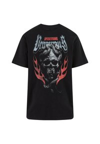 Sort bomulds t-shirt med et grafik af et kranium sammenfiltret med en slange, accentueret af røde flammer og teksten "Upscale Studios Unnamed."