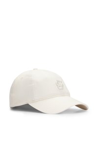 Cappello in tessuto bianco con visiera curva; presenta un logo ricamato sulla parte anteriore. Texture morbida, forma strutturata e cinturino regolabile sul retro.