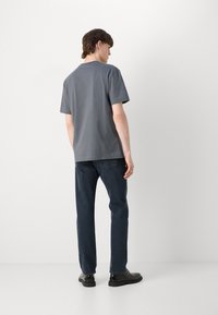 Calvin Klein COMFORT FIT - Jednoduché tričko - iron gate