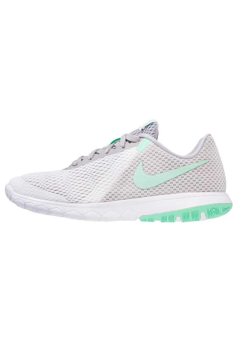 Zapatilla atlética ligera con parte superior de malla gris, acentos en menta, punta redonda y suela blanca texturizada con diseño de tracción mínima.