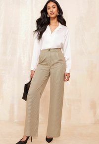Friends Like These WIDE TAILORED CHECK PETITE - Nadrágok - brown