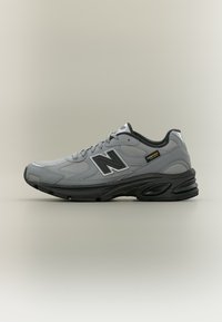 Неизбран, shadow grey/black