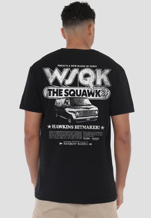 STRANGER THINGS HAWKINS HITMAKER WSQK  - Print T-shirt - black