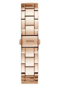 Armbanduhr aus roségoldfarbenem Metall mit rechteckigen Gliedern, polierter Oberfläche und einem Verschluss mit dem eingeprägten "GUESS"-Logo.
