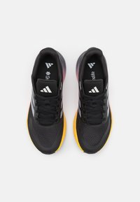 adidas Performance RUNFALCON - Løbesko til landevejen - core black/zero metallic/aurora black