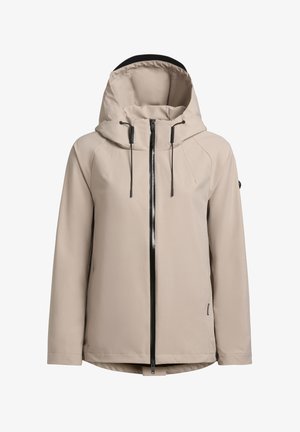 Veste imperméable beige avec col haut et capuche ajustable. Présente une fermeture éclair noire à l'avant et des détails de couture subtils.