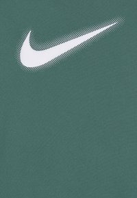 Nike Performance DF MULTI UNISEX - T-skjorte til trening - bicoastal/white